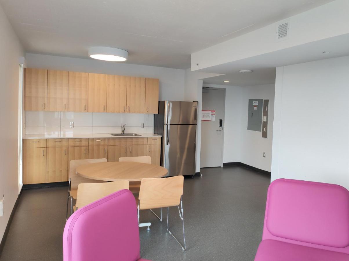 Toronto Metropolitan University-Daphne Cockwell Complex Residence Extérieur photo