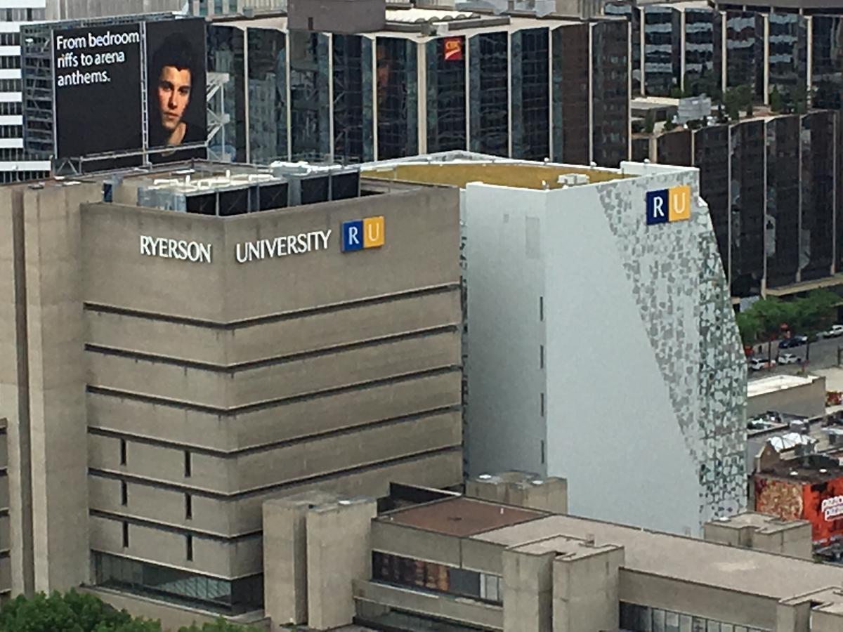 Toronto Metropolitan University-Daphne Cockwell Complex Residence Extérieur photo