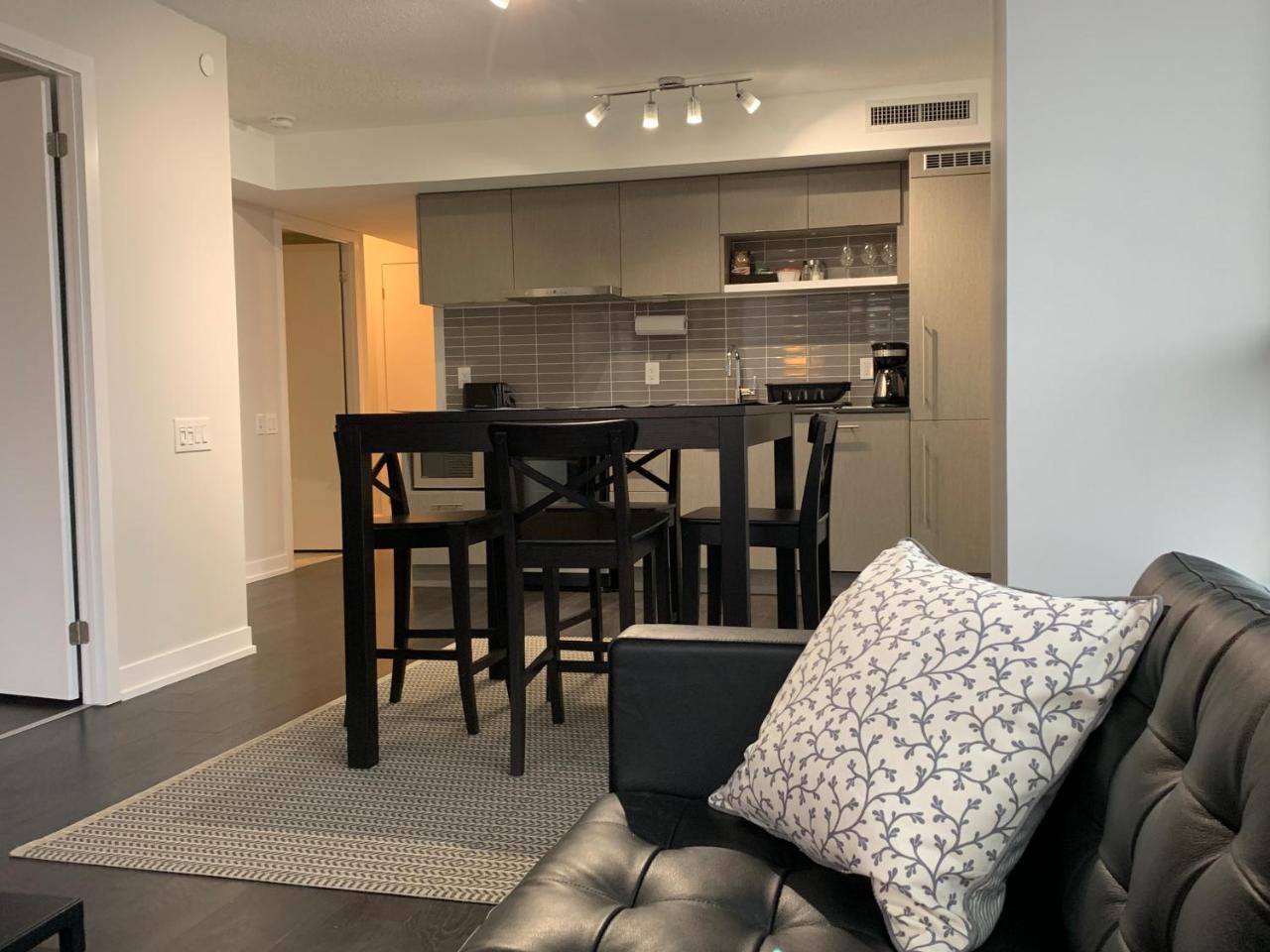 Toronto Metropolitan University-Daphne Cockwell Complex Residence Extérieur photo